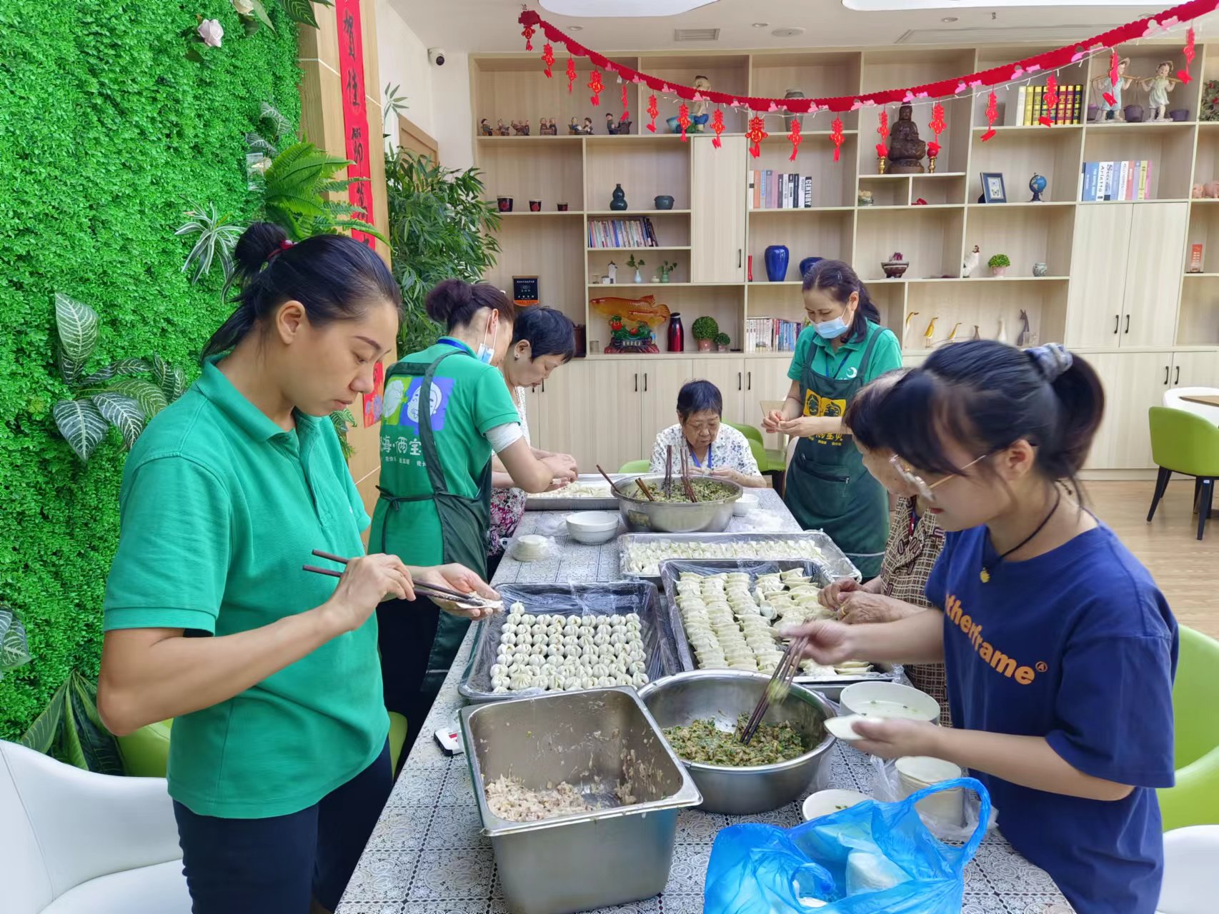 包餃子、慶團(tuán)圓、齊上陣