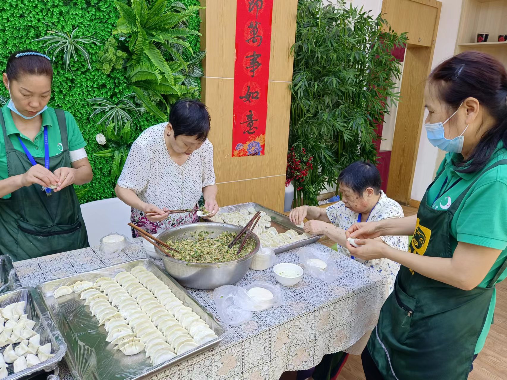 包餃子、慶團(tuán)圓、齊上陣