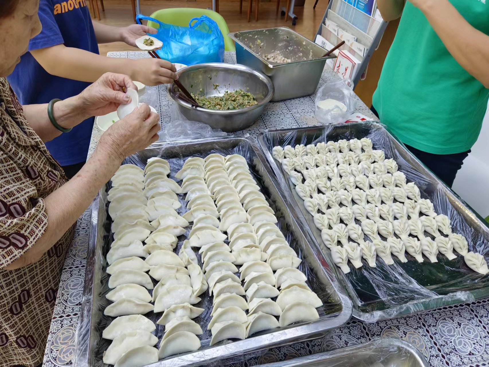 包餃子、慶團(tuán)圓、齊上陣